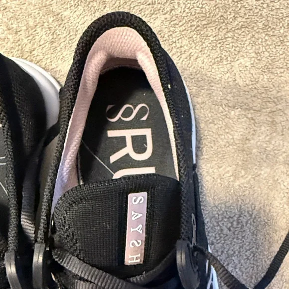 Saysh Women's Black Sneakers size 8.5 the Felix runner in ebony - Picture 3 of 5